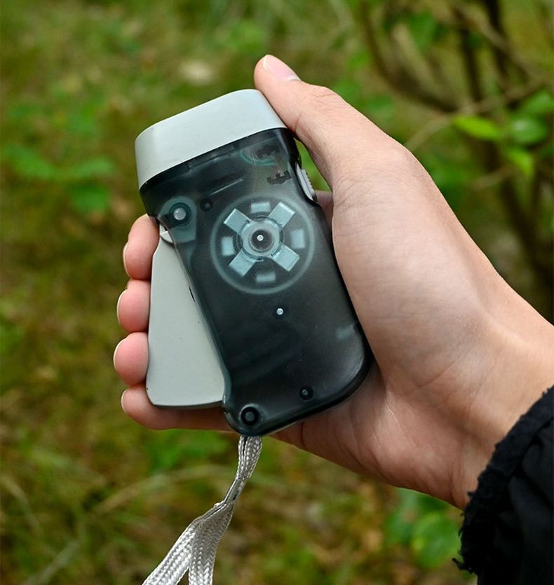 懐中電灯 手動式ライト LEDライト ストラップ付き 握る 蓄電 商品画像2