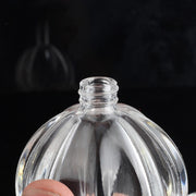 アトマイザー 詰め替え容器 スプレーボトル 持ち運び 50ml ガラス瓶 ディスペンサー スプレー 香水 小分けボトル ポータブル コンパクト 小さい ミニボトル アロマ フレグランス コロン シンプル おしゃれ 上品 かわいい きらきら 金色 白 銀色