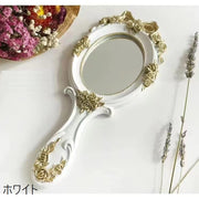 手鏡 ハンドミラー ミラー レディース 女性 小物 メイク用品 ポータブル ラウンド バラ 薔薇 化粧直し 身だしなみ 持ち運び 手持ち 携帯用 エレガント アンティーク調 クラシカル かわいい プレゼント 白 青 ピンク 金色