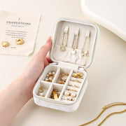 アクセサリーケース ジュエリーケース アクセサリーボックス ジュエリーボックス 小物入れ 仕切り フック付き ポケット付き 小さめ コンパクト 正方形 四角形 ファスナー チャック マーブル柄 大理石柄 レザー調 フェイクレザー PU おしゃれ シンプル 持ち運び 指輪 ネックレス 小物 収納