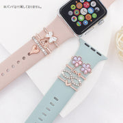 バンドチャーム 4個セット アップルウォッチ用 スマートウォッチアクセサリー AppleWatch アクセサリー チャーム ラインストーン キラキラ 花 フラワー ハート リボン 揺れる レディース かわいい おしゃれ 重ね付け キュート はなやか 金色 銀色
