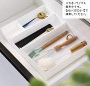 収納ケース 小物入れ 引き出し用仕切り 引き出し用トレイ 仕切りトレイ ステーショナリー キッチン雑貨 デスクオーガナイザー メイク用品 文房具 文具 カトラリーケース 調理道具 化粧品 多用途 整理整頓 スクエア 四角 シンプル 便利グッズ 白
