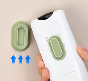 リモコンホルダー 磁石 マグネット 単品 1個 壁掛け 壁面収納 穴あけ不要 粘着テープ 貼り付け 小物収納 省スペース 日用品雑貨 しゃもじ 電源タップ リビング キッチン 便利