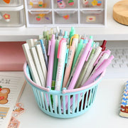 収納バスケット 単品 小物入れ カゴ 小さめ 卓上 ミニバスケット プラ籠 四角 丸型 ハンドル 持ち手 整理整頓 ホームオフィス デスクまわり キッチン バスルーム ピンク ブルー
