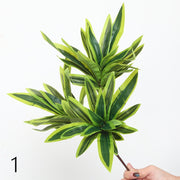 フェイクグリーン 人工観葉植物 造花 1本 単品 緑 リーフ 葉っぱ ドラセナ風 装飾 飾り インテリア小物 枯れない リビング 玄関 トイレ 洗面所 寝室 ガーデン 庭 おしゃれ ナチュラル かわいい