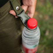 ペットボトルホルダー 2個セット カラビナ付き 取付簡単 軽量 シンプル 便利グッズ アウトドア 登山 スポーツ ジョギング 農作業 遠足 リュックサック 飲み物ホルダー