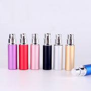 アトマイザー 詰め替え容器 スプレーボトル 持ち運び 5ml ディスペンサー スプレー 香水 小分けボトル ポータブル コンパクト 小さい 軽量 ミニボトル アロマ フレグランス コロン シンプル おしゃれ 上品 かわいい 金色 銀色 黒 ピンク 赤 青 紫