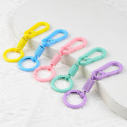 キーホルダー キーリング カラビナ付き 伸びる 伸縮 アウトドア用品 落下防止 紛失防止 鍵 キャンプ 登山 釣り 作業 便利グッズ パステルカラー かわいい おしゃれ ガーリー キュート 黄 赤 ピンク 黒 青 白 紫