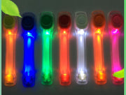 光るアームバンド アームライト 腕バンド LED 夜間 安全対策 反射板付き ジョギング ウォーキング サイクリング 散歩 スポーツ 調節可能 マジック テープ