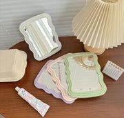 卓上ミラー 卓上鏡 スタンドミラー 壁掛けミラー 2way 化粧鏡 ウェーブ 卓上 壁掛け 壁面 メイクアップ 身だしなみ かわいい キュート おしゃれ