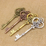 チャーム 4個セット ペンダントトップ ハートキー カギ 鍵 アンティーク調 ハンドメイドパーツ アクセサリパーツ DIY用品 手芸用品 メタル 金属 クラフト おしゃれ かわいい 部品 キーホルダー