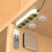 リモコンホルダー 2個セット マグネット式 壁面収納 壁掛け 電源タップホルダー フラワー型 花型 貼り付け 粘着テープ 簡単取付 リビング 寝室 便利グッズ 穴あけ不要 工具不要 省スペース