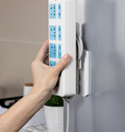 電源タップホルダー 壁掛け スライド式 粘着式 電源タップ 固定 収納 コンセント コード 配線 すっきり 簡単取り付け シンプル リモコン ルーター