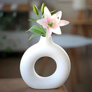 花瓶 花器 フラワーベース フラワーポット 一輪挿し 円形 リング プラスチック製 卓上 観葉植物 屋内 部屋 和室 和風 装飾 インテリア 単色 モノトーン シンプル 無地 おしゃれ ホワイト ブラック