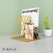 ブックスタンド ブックエンド 本立て 金属製 三角形 トライアングル オブジェ 置物 卓上収納 本棚 マガジンラック ブックシェルフ 仕切り インテリア小物 シンプル クラシック おしゃれ