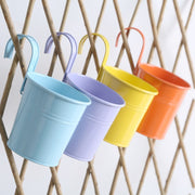 鉢植え 植木鉢 プランターポット ガーデニング雑貨 ガーデニング用品 インテリア小物 小型 小さめ 壁掛け可能 フック付き 金属製 無地 シンプル カジュアル ポップ 可愛い キュート おしゃれ お花 観葉植物 多肉植物