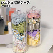 シュシュ収納ケース 単品 1個 ヘアアクセサリー収納 ヘアアクセサリーケース シュシュホルダー 筒 円筒形 取り出し口付き 卓上 クリア 透明 蓋付き 陳列ケース 髪飾り 髪留め ヘアバンド 収納ボックス 選びやすい 便利