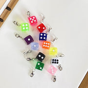 チャーム ペンダントトップ アクセサリーパーツ ハンドメイド雑貨 ハンドメイド用品 手芸雑貨 カニカン サイコロ ダイス カラフル 半透明 カジュアル ポップ 可愛い キュート おしゃれ 推しカラー 推し活