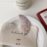 くし 櫛 生活雑貨 ヘアケア用品 ファッション雑貨 半円型 半月型 和風 大理石風 マーブル模様 ツートンカラー モノクロ ピンク ブラウン ブラック フェミニン ガーリー シンプル カジュアル おしゃれ