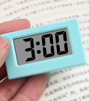 デジタル時計 置き時計 デジタル式 インテリア小物 雑貨 日付表示 時間表示 大画面 電池式 玄関 寝室 リビング キッチン 子供部屋 コンパクト シンプル スタイリッシュ 見やすい 黒 青 白 ピンク