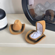 リングケース 指輪ケース アクセサリーケース ラッピング用品 ラッピング雑貨 包装用品 収納雑貨 収納グッズ 帽子型 ハット型 カウボーイハット ラウンドハット リボン ブラウン オフホワイト ユニーク 可愛い キュート ポップ カジュアル プレゼント ギフト