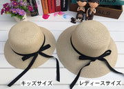 麦わら帽子 ストローハット ペーパーハット キャペリン アジャスター キッズ レディース 親子 お揃い 子供 子ども 大人 おとな ベビー ペアルック 雨風よけ 日除け UV 紫外線対策 熱中症対策 日焼け予防 頭部保護 ぼうし カプリーヌ ソフト 通気性 蒸れにくい サイズ調節 リボン カジュアル かわいい おしゃれ 男の子 女の子 女性 婦人 幼児 外出 おめかし お出かけ