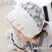 帽子 ボンネット ベビー 赤ちゃん 新生児 子供用 女の子 チュールレース 結ぶタイプ 花柄 持ち運び便利 かわいい 頭部保護 可愛い キュート カジュアル おしゃれ あご紐 出産祝い プレゼント ヘッドウェア お出かけ お宮参り 記念日 フォト撮影 ホワイト つばあり 44cm 50cm