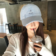 ベースボールキャップ 野球帽 レディース 女性 メンズ 男性 ユニセックス 男女兼用 お揃い ペアルック 帽子 ファッション雑貨 英語 英字 アルファベット 刺繍 ダメージ加工 サイズ調整可能 カジュアル ポップ 可愛い キュート クール かっこいい おしゃれ 春 夏 お出かけ お散歩 通勤 通学 レジャー アウトドア キャンプ
