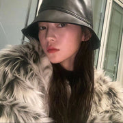 バケットハット 帽子 レディース 女性用 レザー調 無地 秋 冬 春 単色 シンプル シック ぼうし 日よけ 紫外線対策 UV対策 おしゃれ かわいい ベーシック お出かけ 旅行 デイリー 普段使い