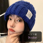 ニット帽 ニットキャップ レディース 女性 メンズ 男性 ユニセックス 男女兼用 帽子 ぼうし ファッション雑貨 ロールアップ タグ 英字 オフホワイト ブラック グレー シンプル カジュアル かわいい キュート 秋 冬