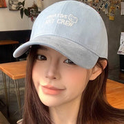 ベースボールキャップ 野球帽 レディース メンズ 女性 男性 ユニセックス 男女兼用 お揃い ペアルック 英字 英語 ロゴ 深め 刺繍 つば長 日よけ 日焼け防止 カジュアル シンプル 可愛い キュート 普段使い かわいい お出かけ お散歩 アウトドア キャンプ レジャー 春 夏