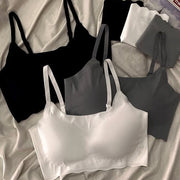 スポーツブラ フルカップブラ ブラジャー シームレスショーツ スタンダードショーツ パンツ 2点セット 上下セット セットアップ 下着 インナー 薄手 スカラップ ノンワイヤー ホックなし プルオーバー 無地 シンプル フェミニン シック クール かっこいい スポーティ おしゃれ 素肌感 かぶるタイプ