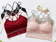 スポーツブラ レディース 女性用 インナー 単品 ブラトップ ノンワイヤー 下着 ブラジャー 細ストラップ パッド付き 取り外し可能 ハーフトップブラ シンプル リブ おしゃれ 運動 ヨガ 筋トレ ランニング ジョギング マラソン 女の子 婦人用 黒 白 ピンク グレー 赤