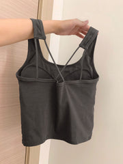 ブラトップ ハーフトップブラ ノンワイヤーブラ ブラジャー ノースリーブ レディース 女性 インナー 下着 アンダーウェア バッククロス クロス カップ付き Uネック 背中開き スポーツ ヨガ フィットネス スポーティ シンプル カジュアル クール かっこいい お洒落 可愛い キュート 黒 灰色 白 グレー ブラック ホワイト