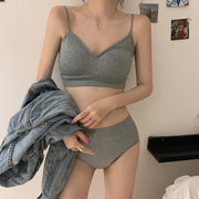 ブラジャー ショーツ 上下セット 女性 レディース 婦人 インナー ノンワイヤーブラ カップ付き下着 パンティ パンツ リブ フルカップ スタンダードショーツ フルバック 2点セット 単色 無地 シンプル おしゃれ スポーティ カジュアル かわいい 普段着 運動 スポーツ 灰 黒 白