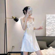 スリップ キャミソール インナー 下着 ランジェリー サテン調 ミニ丈 レディース レース ルームウエア ナイトウエア セクシー SEXY シンプル 単色 ソリッドカラー 女性用 婦人用
