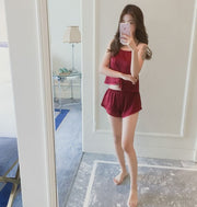 セクシーキャミソール ぺチパンツ セット セットアップ レディース インナー トップス 2点セット ランジェリー ナイトウエア 背中紐結び 背中露出 ショートパンツ ペチコート パンツ 下着 部屋着 おしゃれ かわいい シンプル 無地 フリーサイズ ワンサイズ 女の子 大人 女性用 婦人用