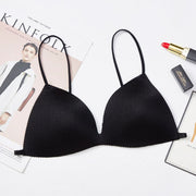 三角ブラ ノンワイヤー ブラジャー レディース インナー 単品 下着 ブラトップ 無地 細ストラップ 肩紐細め セクシー シンプル おしゃれ 女性用 婦人用 黒 ベージュ