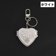 コンパクトミラー 手鏡 ハンドミラー バックチャーム キーホルダー型 折りたたみ カラビナ付き 見開き アクセサリー ハート型 ラインストーン 吊り下げ 便利 持ち運び シンプル かわいい おしゃれ ファッション雑貨