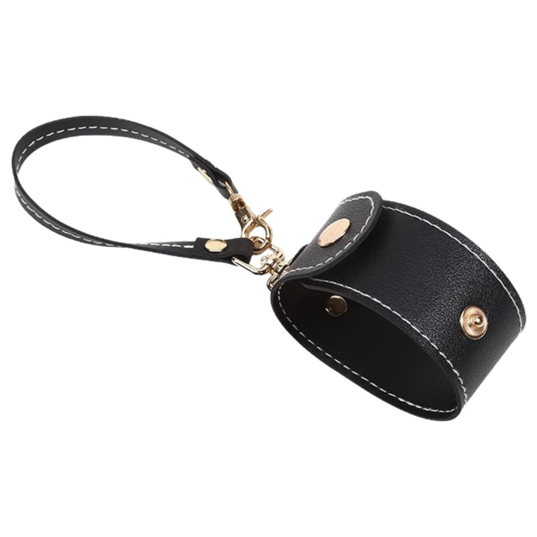 ストラップホルダー バッグ用アクセサリー 吊り下げ 手袋 グローブホルダー スカーフホルダー 帽子ホルダー 荷物掛け 持ち運び レザー調 ナスカン 紛失対策 おしゃれ 便利 スタイリッシュ