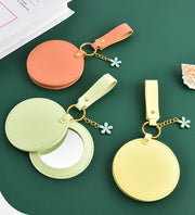 コンパクトミラー 手鏡 ハンドミラー ストラップ付 持ち運び フラワー 花 レディース 女性 メイク用品 コスメグッズ 持ち歩き 折りたたみ 日用品雑貨 サークル 丸型 円形 カバー かわいい おしゃれ キュート ガーリー 上品 お出かけ 通勤 メイク直し 化粧直し