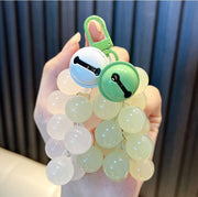 バッグチャーム キーホルダー バッグアクセサリー UV変色 カラーチェンジ スマホストラップ  色が変わる 紫外線 鈴付き ぶどうモチーフ ぶどう風 葡萄 プレート付き ビーズ ナスカン レディース 女性 女子 かわいい シンプル おしゃれ プレゼント ギフト