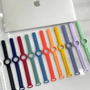 AirTagケース エアタグケース 保護カバー 大人用 子供用 子ども用 手首 リストバンド型 キッズ 迷子防止 徘徊防止 ソフト シリコン やわらかい ペット 男性 女性 男の子 女の子 お出かけ 旅行 シンプル カジュアル 灰 ワイン 緑 白 紫 橙 黄 青 黒