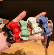 キーホルダー キーリング バッグチャーム レザー調 キーチャーム キーチェーン リボン ラインストーン エレガント おしゃれ かわいい ギフト 記念品 お土産 レディース メンズ 大人女子 カバン 鍵 カギ 目印