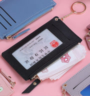 パスケース カードホルダー 定期入れ 小銭入れ 社員証 通行証 定期入れ ICカード IDケース キーホルダー付き キーチェーン付き カード入れ レザー調 エレガント 上品 おしゃれ かわいい 通勤 通学 学生 ビジネス オフィス 病院 おけいこ 習いごと 小学生 中学生 高校生 メンズ レディース 男女兼用 雑貨 ギフト プレゼント