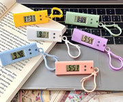 デジタル時計 キーホルダー型 懐中時計 ミニ ウォッチ コンパクト 小さい 吊り下げ 可愛い お洒落 レディース メンズ 男女兼用 子供 キッズ 通勤 通学 習い事 お出掛け