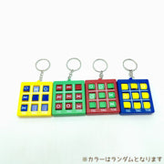 キーホルダー バッグチャーム 〇×ゲーム 遊べる かわいい シンプル 目印 キーリング おしゃれ ユニーク クラシックゲーム 暇つぶし 持ち運び コンパクト