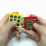 キーホルダー バッグチャーム 〇×ゲーム 遊べる かわいい シンプル 目印 キーリング おしゃれ ユニーク クラシックゲーム 暇つぶし 持ち運び コンパクト