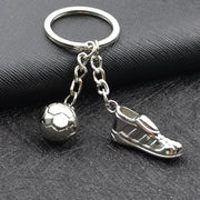 キーホルダー サッカー シューズ 靴 ボール メタル 金属製 スポーツ 球技 部活動 運動部 チーム クラブ おしゃれ かっこいい お揃い ギフト プレゼント 贈り物