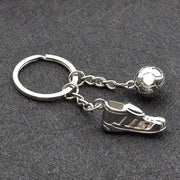 キーホルダー サッカー シューズ 靴 ボール メタル 金属製 スポーツ 球技 部活動 運動部 チーム クラブ おしゃれ かっこいい お揃い ギフト プレゼント 贈り物